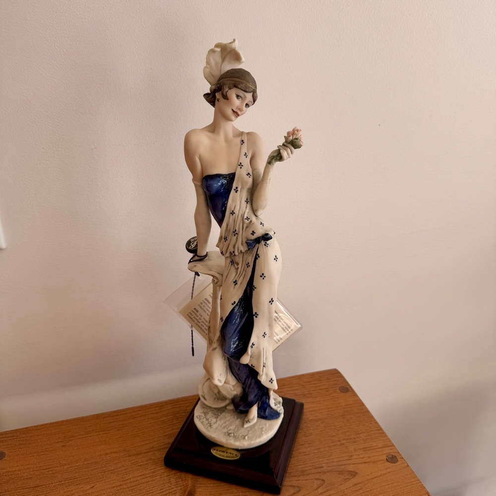 Giuseppe Armani Florence “Camille” Figurine 2000 Italy Porcelain Lady Statue - Picture 2 of 12